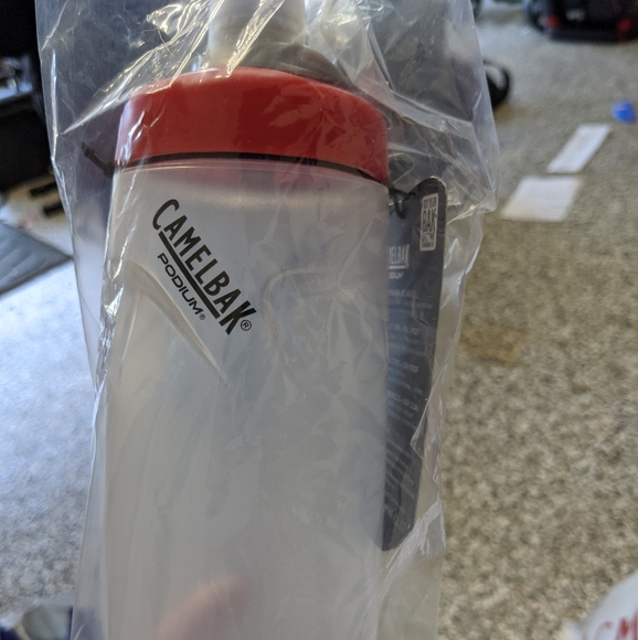 CamelBak Podium 24 oz water bottle - Picture 3 of 4